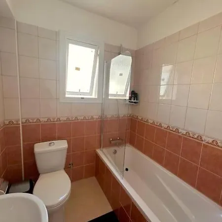 Spacious With View By Platform 357 Apartment *