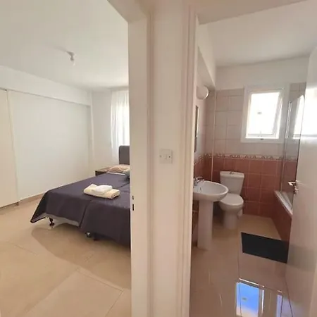 Apartment Spacious With View By Platform 357 Paralimni