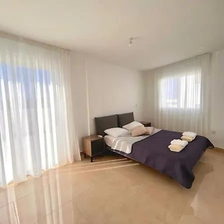 Apartment Spacious With View By Platform 357 Paralimni